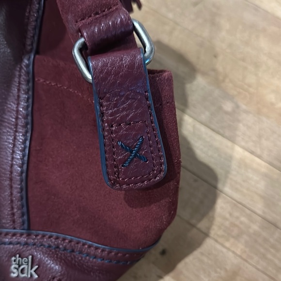 The Sak Maroon Leather and Suede Shoulder Bag - Picture 5 of 8